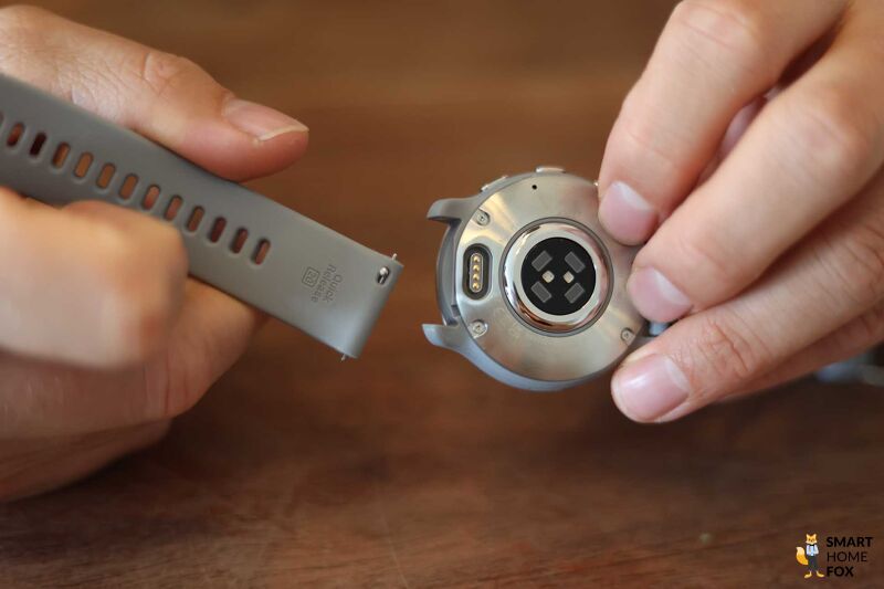 Man sieht das Wechselarmband der Gamin Venu 2 Plus.